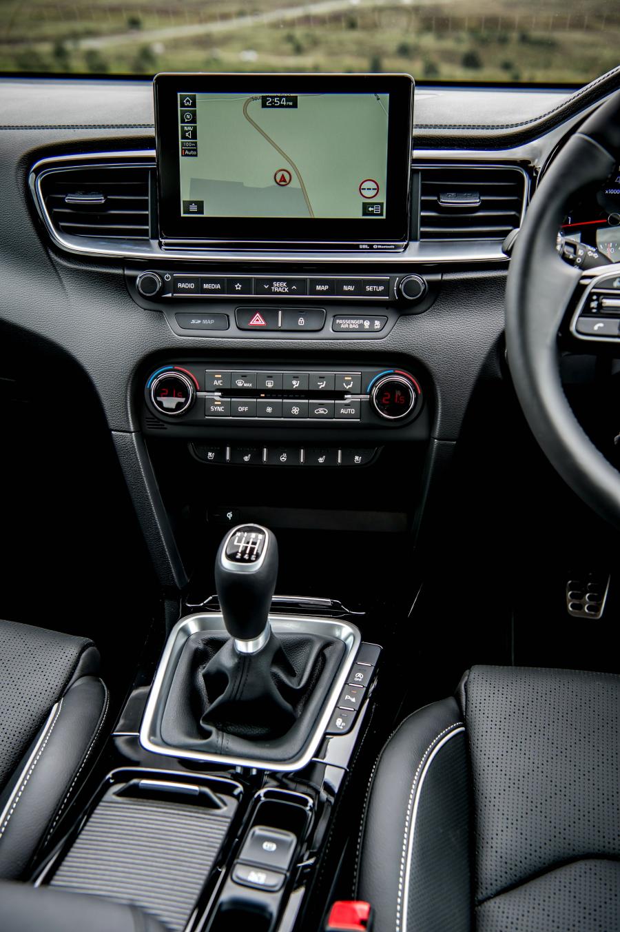Детали интерьера Kia Ceed First Edition 2018 года  (UK) (фото 28 из 30)